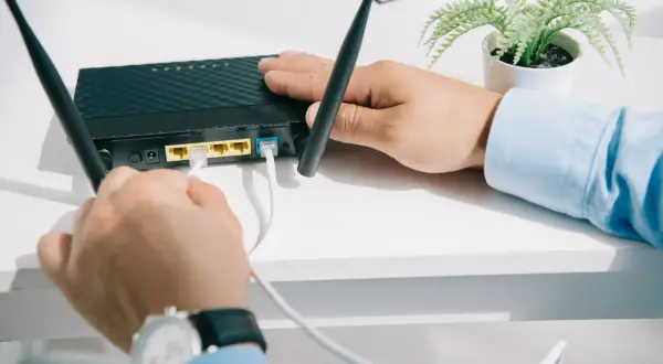 Jaki router na zewnątrz? Stabilne Wi-Fi w ogrodzie poradnik!
