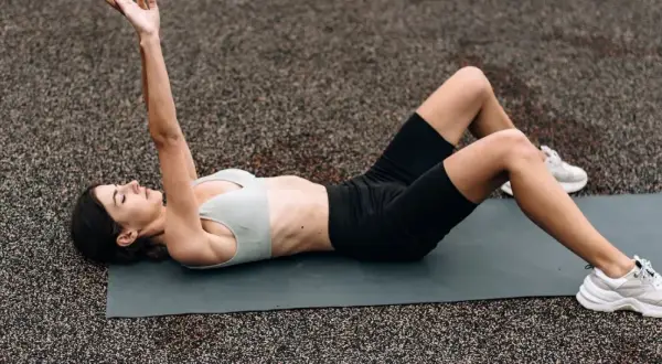 Pilates: Jaka mata zapewni komfort i ochronę kręgosłupa?