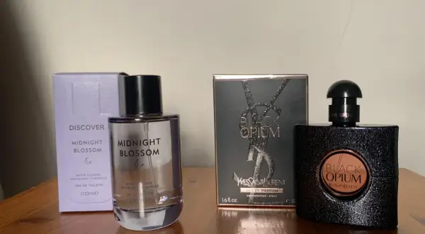 Perfumy Midnight Blossom i Black Opium. Midnight Blossom, choć made in lab 10 odpowiednik, ma nuty kwiatowe.