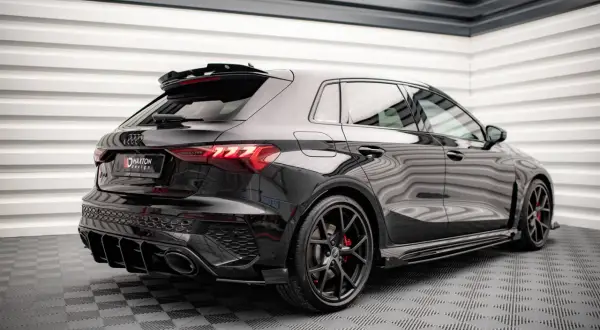 Czarny Audi RS3 z pakietem Maxton Design. Sprawdź aktualną audi rs3 cena i zamów tuning.
