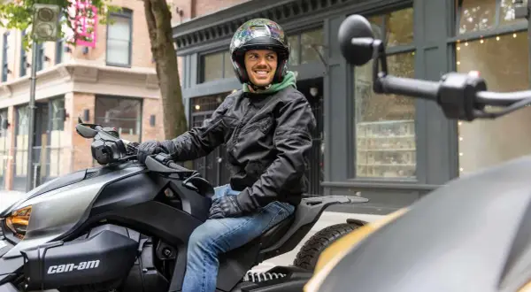 Kurtka motocyklowa: jak wybrać, by jeździć bezpiecznie i wygodnie?