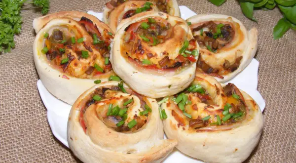 Jak zrobić rollsy jak z Pizza Hut - prosty przepis na pyszne przekąski