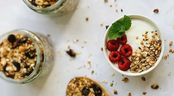 Czy granola jest dietetyczna? Sprawdź, co kryje się w składzie
