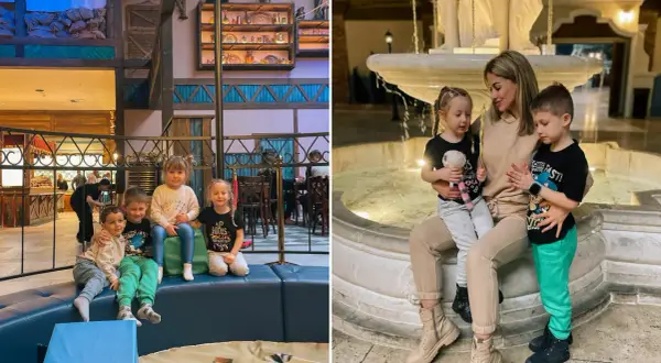 Rodzina cieszy się atrakcjami dla dzieci w Łódzkiem. Dzieci siedzą na ławce, a mama z córką przy fontannie.