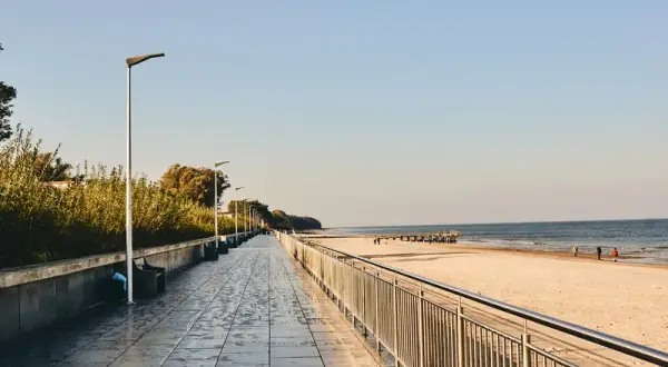 Najlepsze atrakcje na promenadzie w Sarbinowie, które musisz zobaczyć