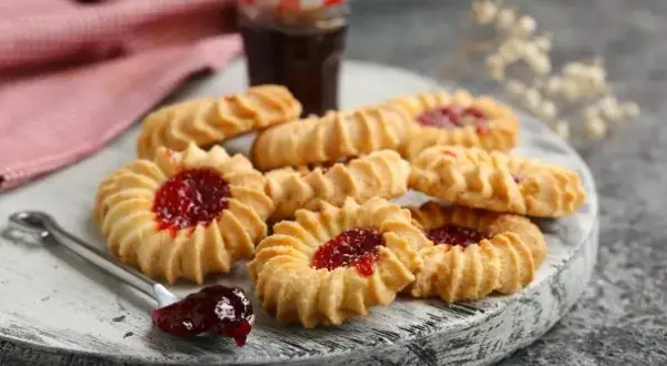 Ciastka jak u babci: 4 przepisy i babcine sekrety idealnej kruchości