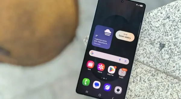 Nowoczesny Samsung z widżetami pogody i pozdrowieniem. Czy to właśnie ten model jest najlepszy?