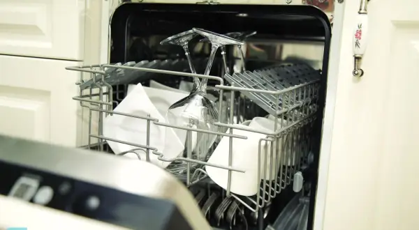 Jak włączyć zmywarkę Electrolux i uniknąć problemów z obsługą