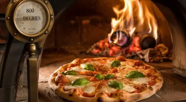 Na jakim programie piec pizzę, aby uniknąć zakalca i uzyskać chrupkość?