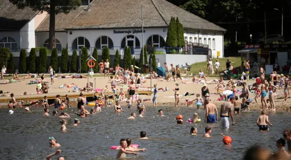 Od kiedy można się kąpać w morzu? Sprawdź temperatury i bezpieczeństwo