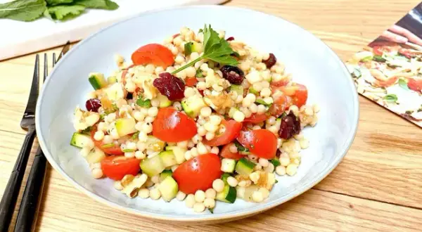 Recette de salade de pâtes perles : facile, fraîche et savoureuse