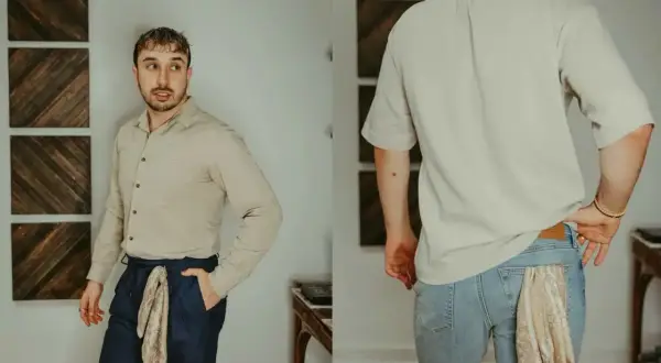 Mężczyzna pokazuje, jak zawiązać bandanę na spodniach, jako modny dodatek.