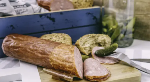 Kiełbasa żywiecka – tradycyjny smak, wartość odżywcza i zastosowanie