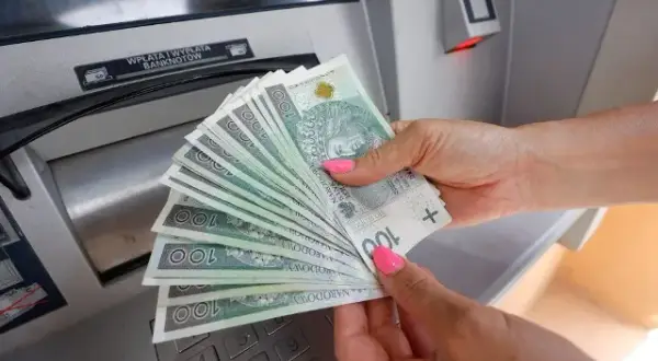 Czy wysokość renty zależy od zarobków? Sprawdź, jak to działa