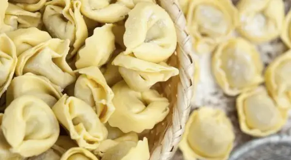 Co to jest tortellini? Poznaj sekrety tych włoskich pierożków