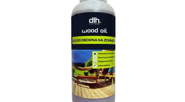 Olej do impregnacji drewna na zewnątrz DLH Wood Oil. Chroni drewno tarasowe przed plamami i wilgocią, zapewniając długotrwałą ochronę.