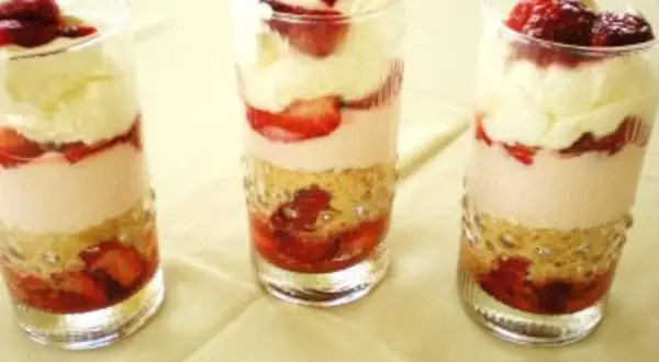 Erdbeer-Quark-Dessert: Einfache Rezepte & schnelle Zubereitung