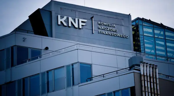 Budynek KNF. Komisja Nadzoru Finansowego monitoruje sytuację banków, tworząc listę banków zagrożonych.
