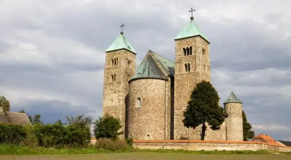 Co to jest styl romański? Odkryj jego tajemnice i cechy architektury
