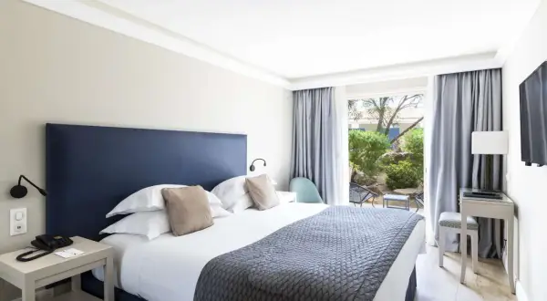 Hotel Best Western w Ile-Rousse - idealne miejsce na relaks i wypoczynek