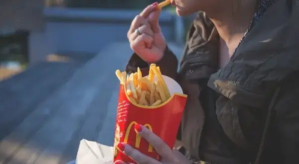 Ile kosztują frytki w Mc? Ceny, które mogą Cię zaskoczyć