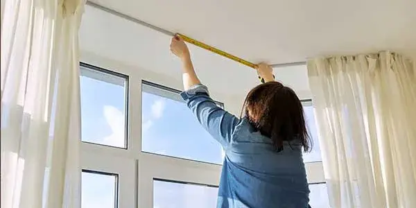 Jaką szerokość firanki na karnisz 160 cm wybrać dla idealnego efektu?