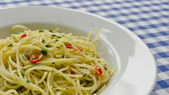 Spaghetti Aglio e Olio: Prosty przepis na kremową klasykę!