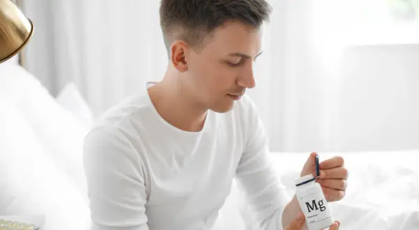 Magnez: rano czy wieczorem? Optymalna pora dla Twoich celów