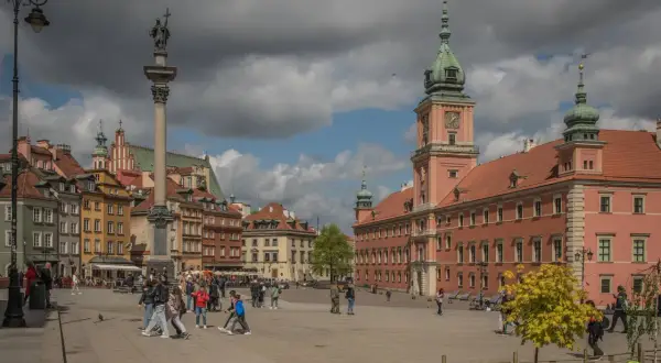 Warszawa: Odkryj zabytki, atrakcje i sekrety miasta feniksa