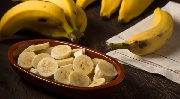 Banan: ile ma kalorii? Obalamy mity o odchudzaniu i cukrzycy