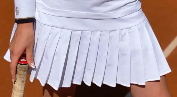 Weißer Tennisrock: Vom Court zum Chic Ihr ultimativer Style-Guide