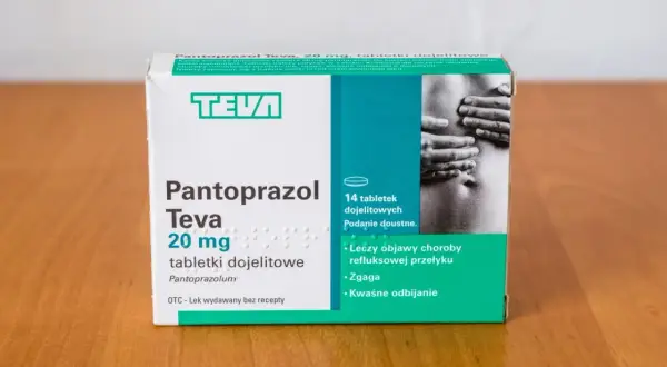 Opakowanie leku Pantoprazol Teva 20 mg, leczącego zgagę i refluks. Pudełko z lekiem preato.