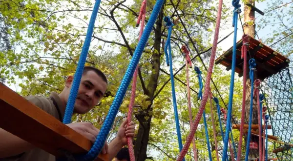 Park linowy Lublin: Gdzie? Ile kosztuje? Trasy dla każdego!