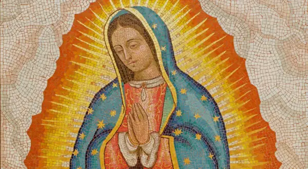 Matka Boska z Guadalupe w mozaice, otoczona promieniami słońca. Nawet badania NASA potwierdzają jej niezwykłe właściwości.