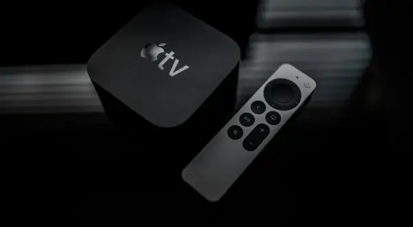 Podłącz telefon do TV kablem: 4K, zero lagów. Jaki wybrać?