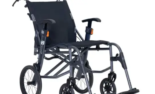 Ile waży wózek inwalidzki? Zaskakujące różnice między modelami
