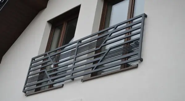 Jak zabudować barierki na balkonie w bloku i uniknąć problemów bezpieczeństwa