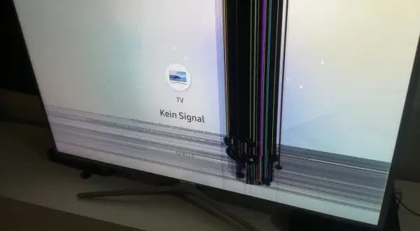 Uszkodzona matryca w TV, pionowe paski i poziome zakłócenia. Czy da się to naprawić?