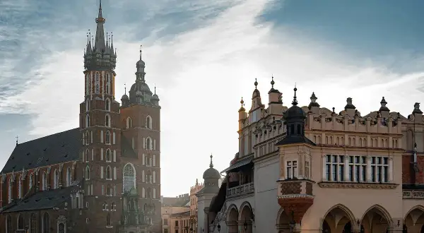Bazylika Mariacka i Sukiennice na Rynku Głównym w Krakowie.