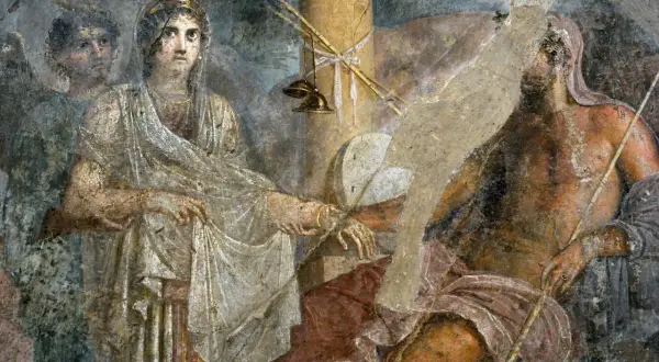 Fresque antique : femme en robe blanche, homme barbu, colonne avec clochettes et flèches.