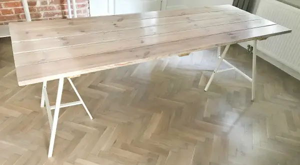 Stół ze starych desek: Poradnik DIY krok po kroku