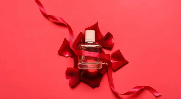 Perfumy które uwodzą mężczyzn – odkryj najbardziej kuszące zapachy