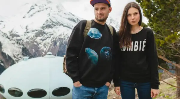 Jak prać bluzy z nadrukiem, aby uniknąć blaknięcia i uszkodzeń