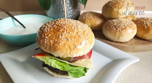 Jak podgrzać bułki do hamburgerów z Biedronki, by nie były twarde