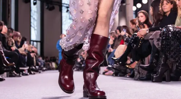 Jakie są modne buty na wiosnę i lato? Odkryj najgorętsze trendy