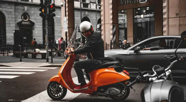 Rejestracja motoroweru w Polsce: Obowiązek, koszty, kary uniknij błędów!