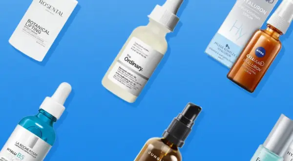 Verschiedene Seren mit Hyaluronsäure von Marken wie The Ordinary, Nivea und La Roche-Posay für straffe Haut.