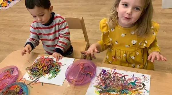 Dzień spaghetti w żłobku: jak uczynić ten dzień wyjątkowym dla dzieci