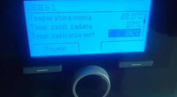 Ustawienia pieca Vaillant ecotec plus: Obieg 1, temperatura nocna 22°C, zadana 27°C, aktualna 25°C.