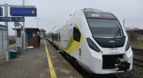 Szynobus PKP Gorzów czeka na peronie 4. Sprawdź rozkład jazdy i wyrusz w podróż!